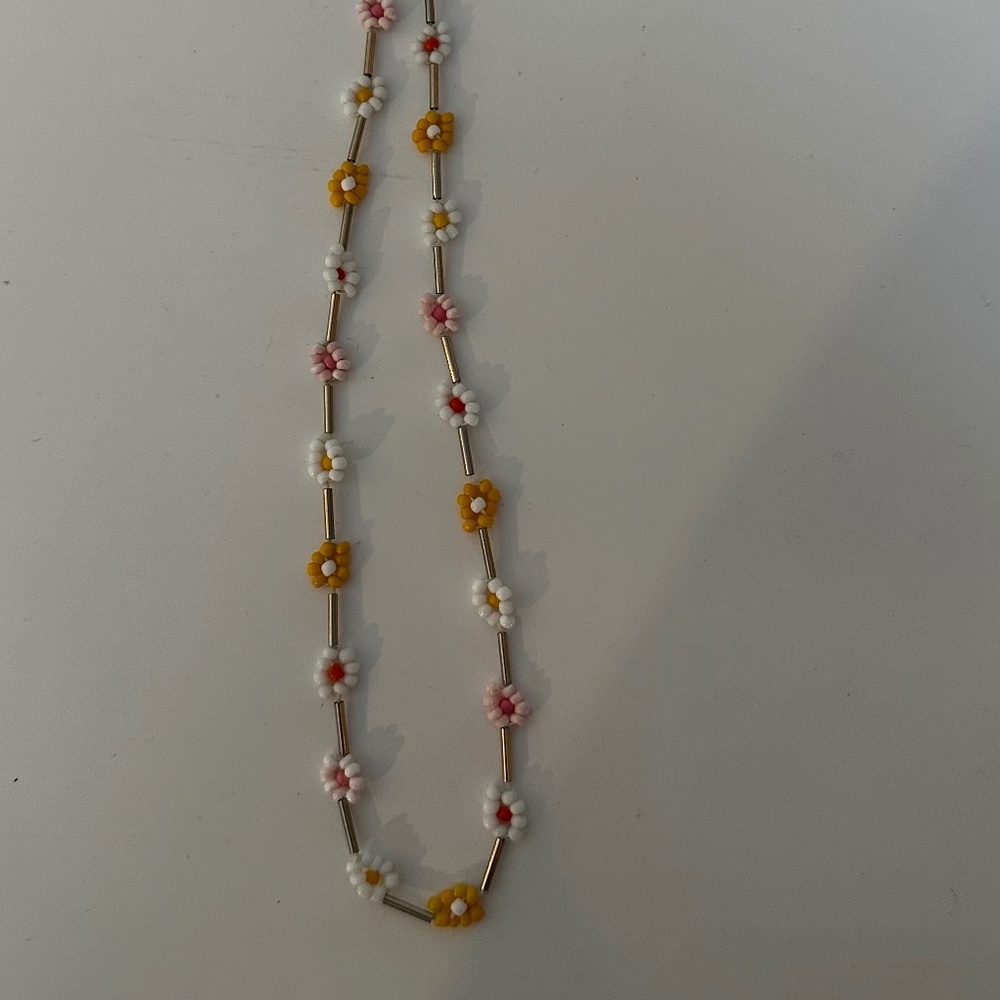 Jewelry:  Flower beaded necklace